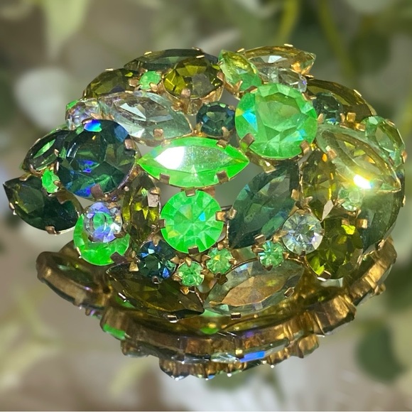 Vintage Austria Uranium Green Cluster Brooch Signed Multi Shapes Sizes Stunning - Picture 8 of 8